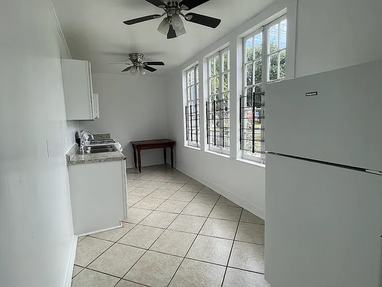 1737 Napoleon Ave #B — Photo 2