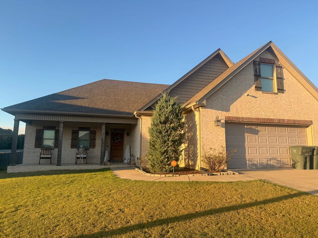 121 Emma Dr - Property Image