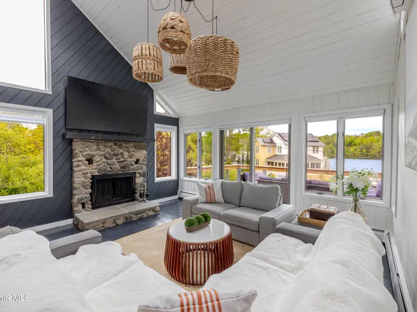 10 Buckingham Ln, Monterey, MA 01245