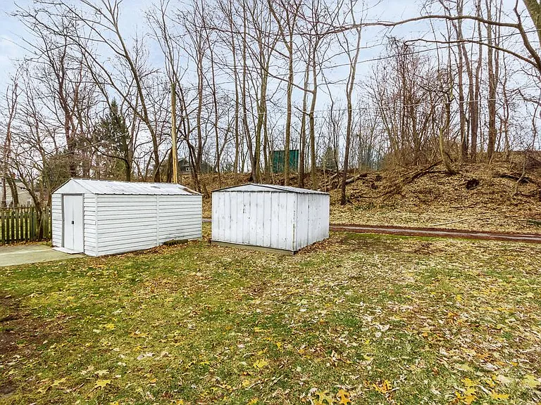 371 E Pace Ave — Photo 16