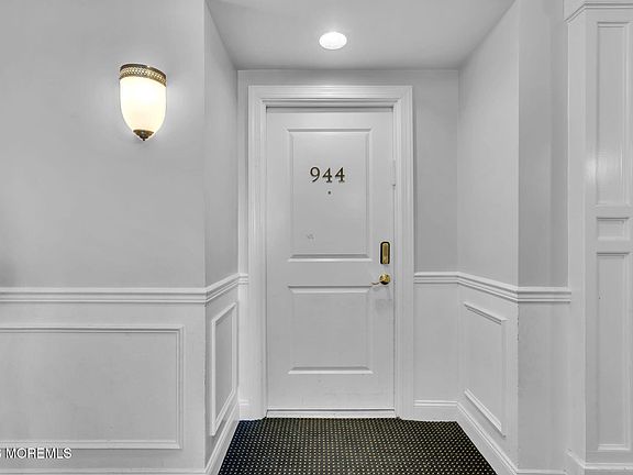 4th image of 944 Madison Avenue