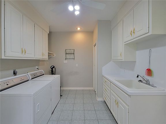 4th image of 200 Duerr Dr