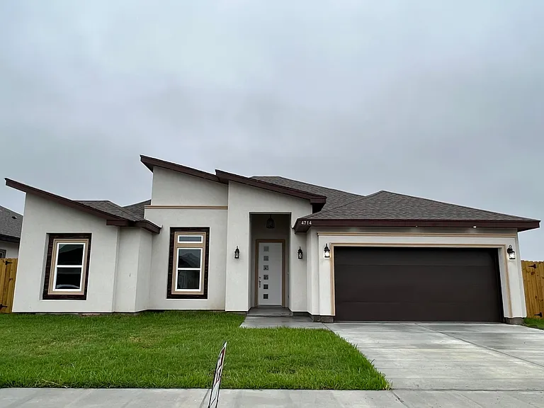 4714 Westgate Cir S — Photo 2