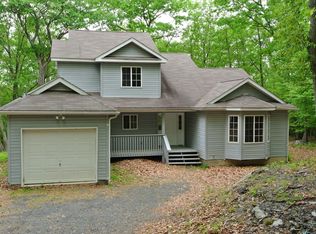 31 Fox Ct, Bushkill, PA 18324