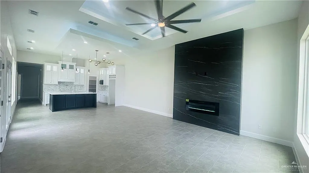 3 bed, 2.5 bath, 1748 sqft, $2,600 — Photo 4