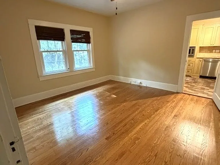 1538 Bellwood Ln — Photo 10