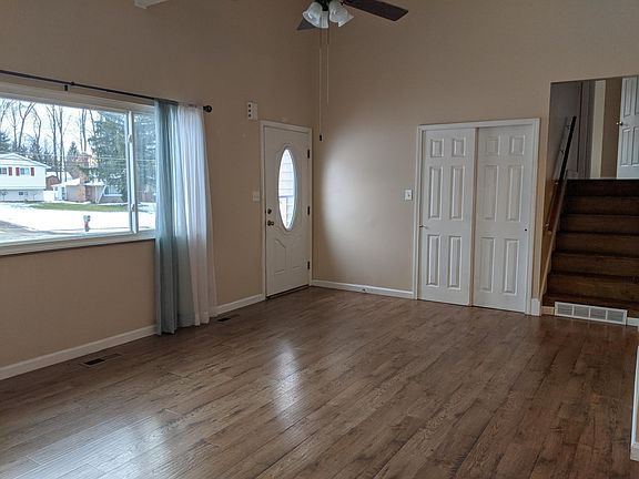 2nd image of 2425 Sherwin Dr