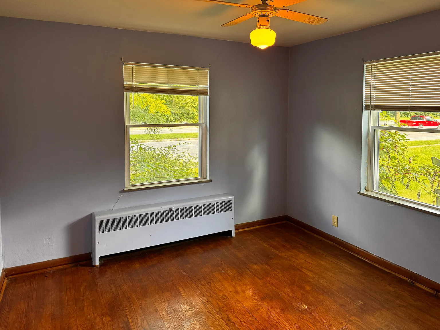 2421 Riverside Dr — Photo 4
