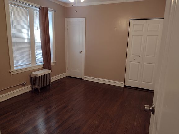 5th image of 6339 N Sacramento Ave #2
