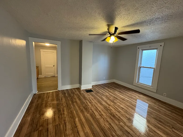 437 E Central Ave #B — Photo 3