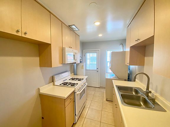 5th image of 641 W Glenoaks Blvd #B