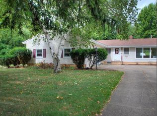 5698 Allendale Dr, North Olmsted, OH 44070