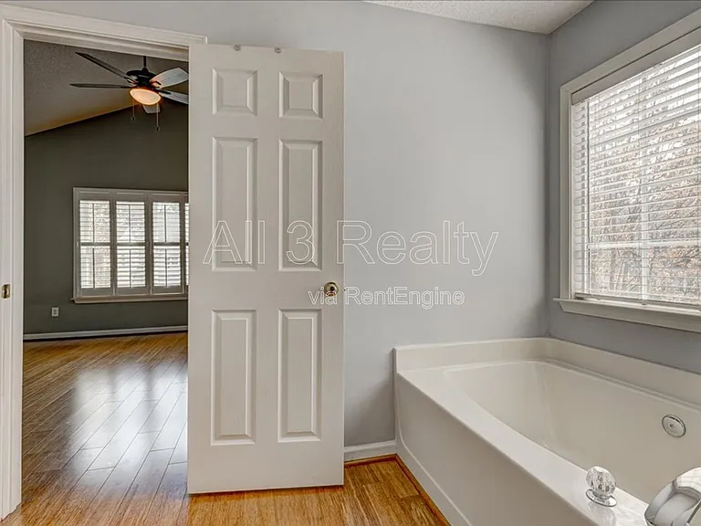 2540 Alvecot Cir — Photo 12