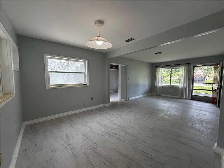 710 Winthrop Pl — Photo 5