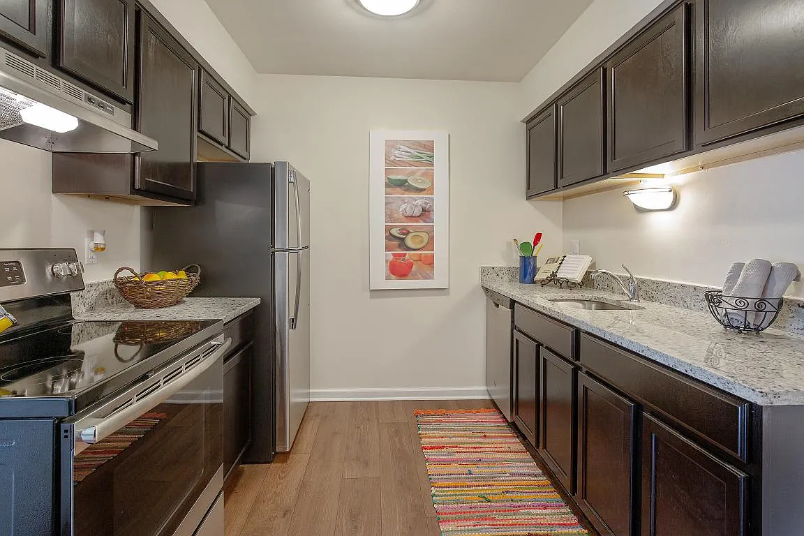 Lakeside Village Apartments — Photo 1
