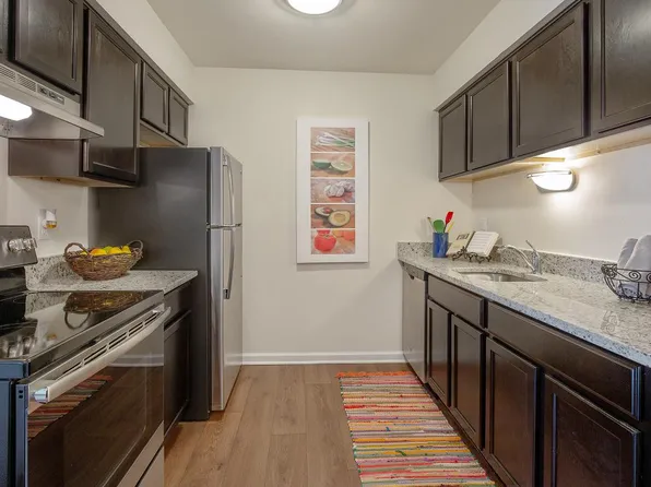 Lakeside Village Apartments