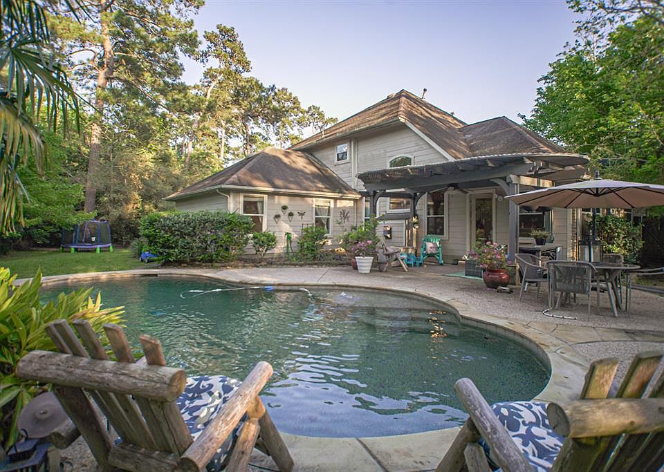 1st image of 166 N Hawthorne Hollow Cir