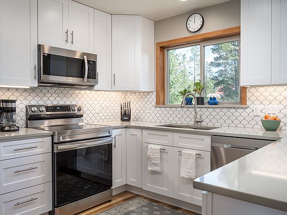 5th image of 860 Wolverine Ln #A