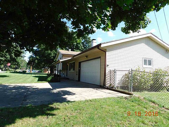 3rd image of 19074 Dresden Dr