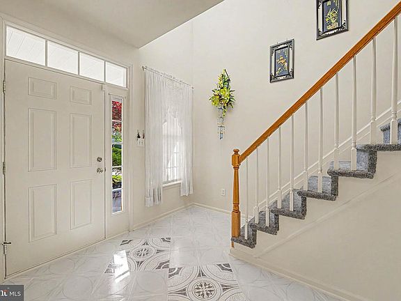 3rd image of 606 London Ct #Ii