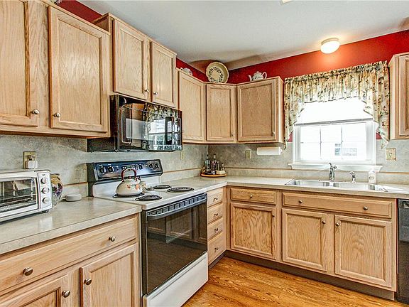 5th image of 119 Frank Dr