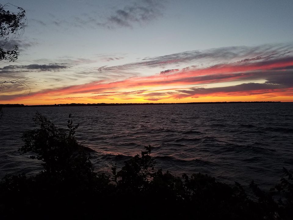 2nd image of 1812 Lakeside Dr