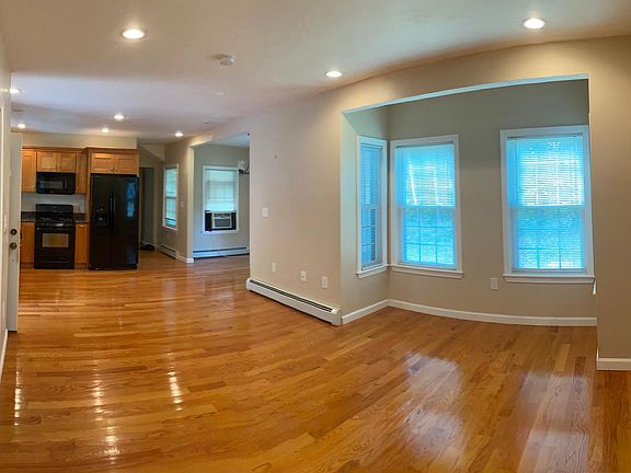3rd image of 375 Lincoln St Floor 1