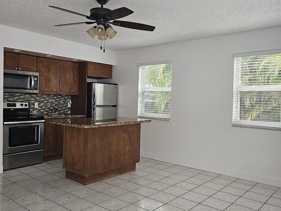 2730 SW 28th Ct