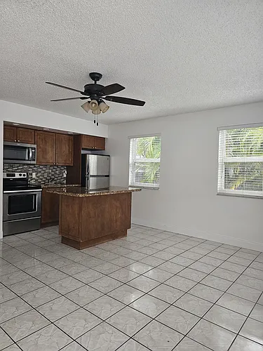 2730 SW 28th Ct Photo 1