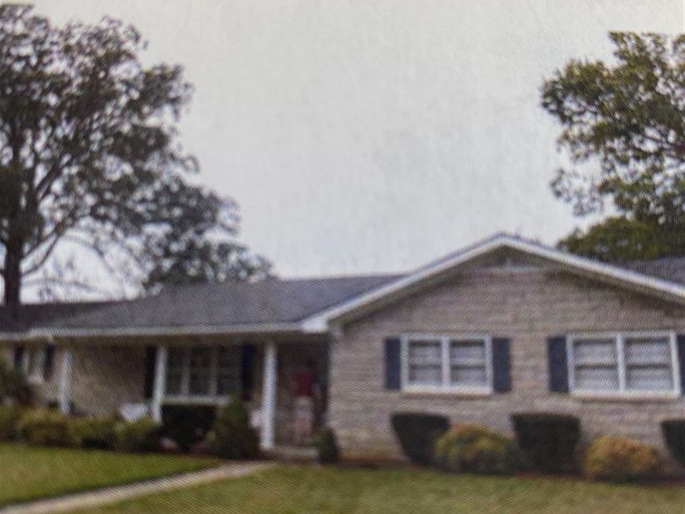 2nd image of 1915 Smallhouse Rd