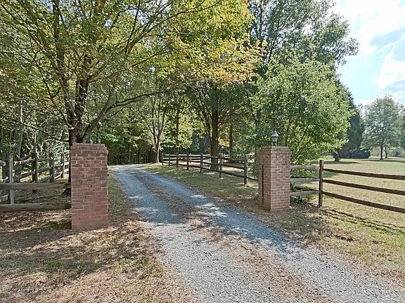 5th image of 8601 Crestview Dr
