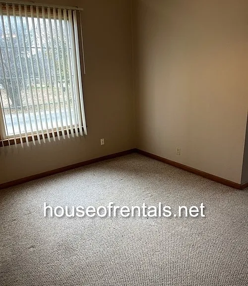 417 W Grand Ave — Photo 7