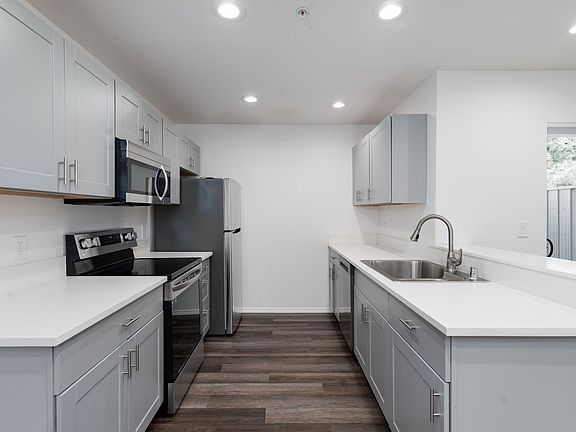 4th image of 920 Shoofly St #W1