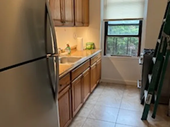 21-48 35th Street 3E image 2 of 10