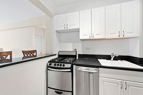 1st image of 301 E 66th St APT 9N