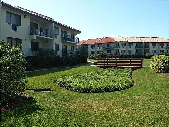 4th image of 1515 Pinellas Bayway S #9