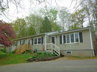 31 Overlook Dr, Northampton, MA 01062