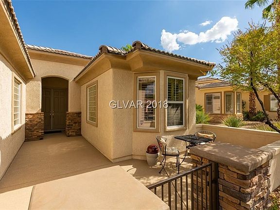 Fenced front courtyard offers a great place to enjoy morning coffee. Stone accent and kool decking cement finishing.