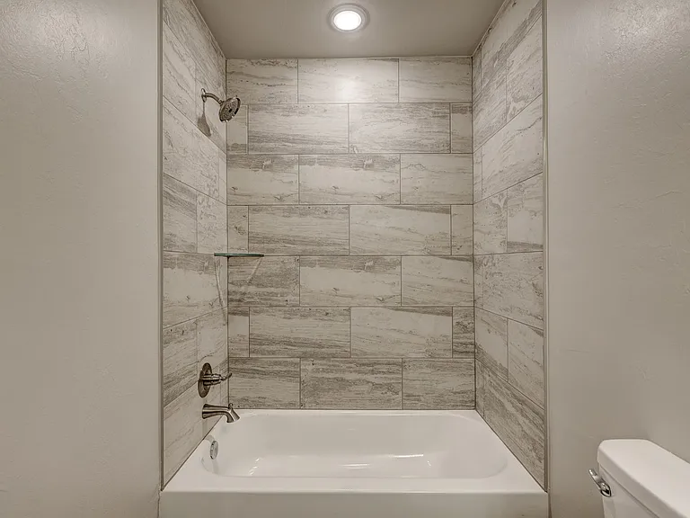 721 League Cir — Photo 26