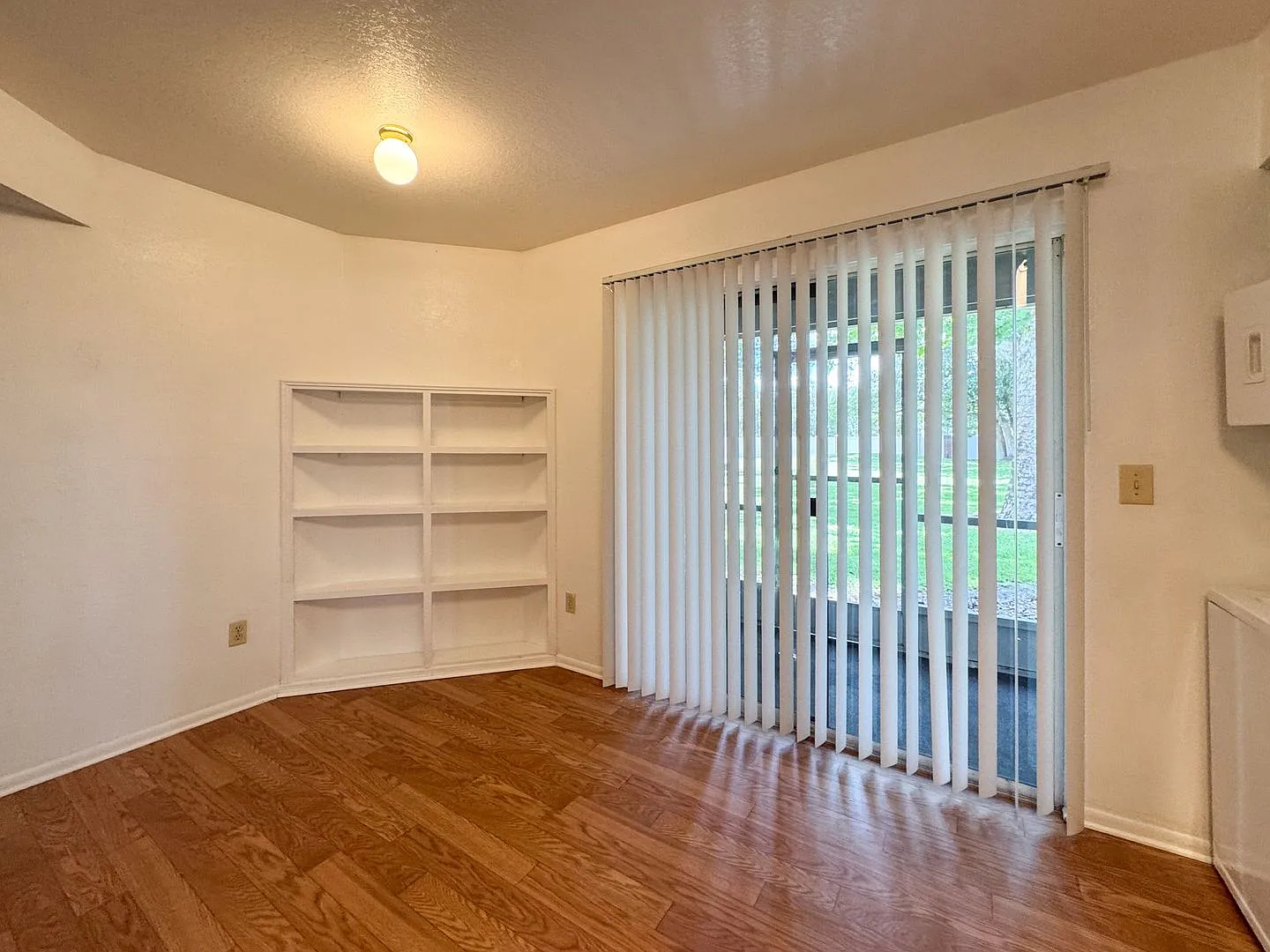 Manors Of Bryn Mawr 2 Bed 2 Bath Condo Available Now! — Photo 4