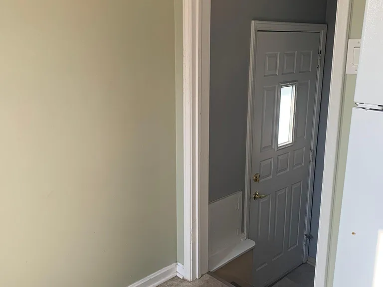 1417 Hoffman Ave — Photo 2