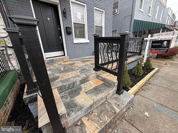 5th image of 613 Roxboro Pl NW