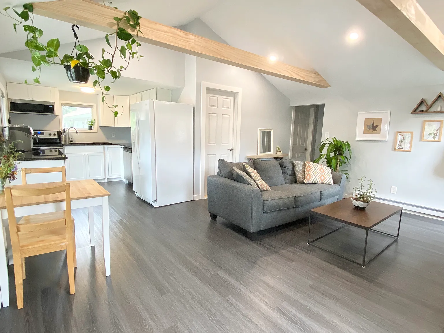 2 bed, 760 sqft, $1,850 — Photo 2