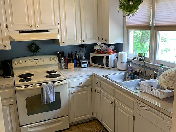 Kitchen Hallway to Front