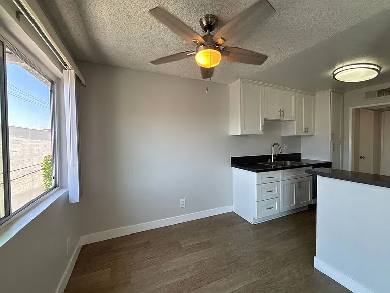 245 South Serrano Ave — Photo 59