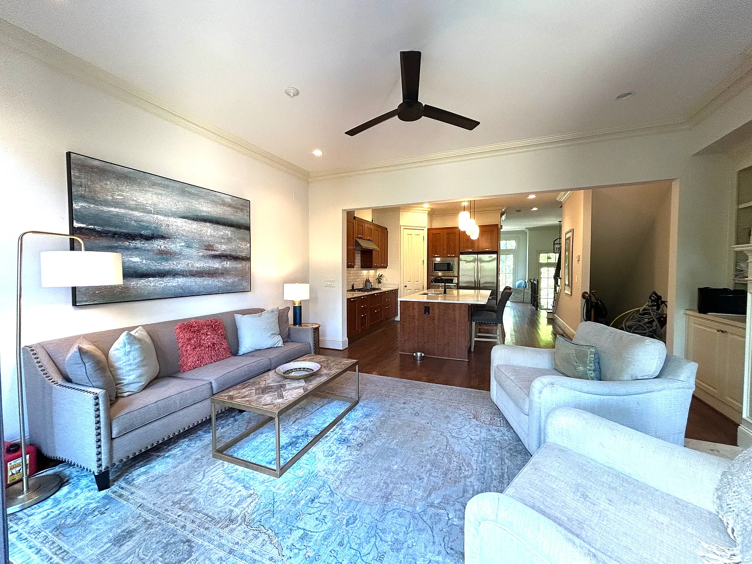 3 bed, 3.5 bath, 2400 sqft, $3,600 — Photo 4