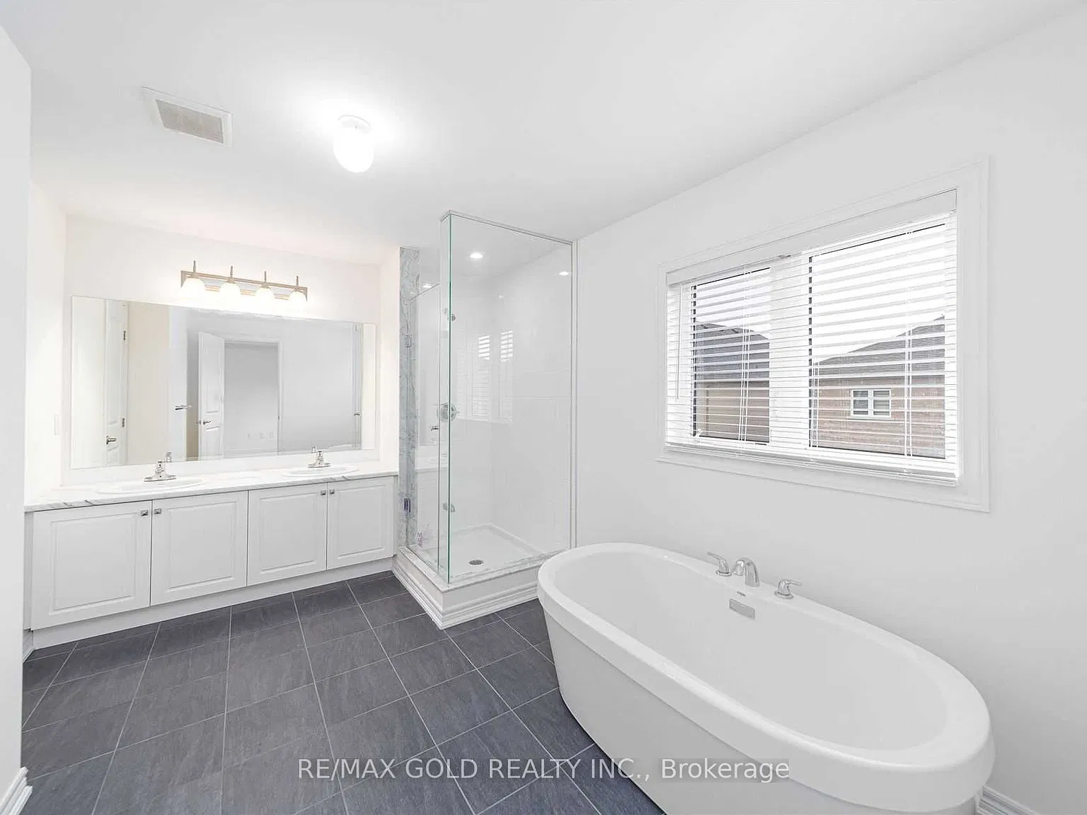 4 bed, $3,200 — Photo 4