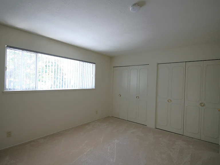 2003 Town And Country Ln #2 — Photo 8
