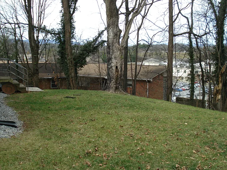 2401 Broadway Ave SW #A — Photo 17