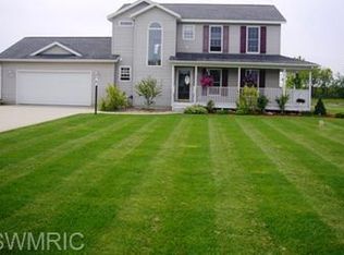 29379 Saddlebred Ln, Dowagiac, MI 49047
